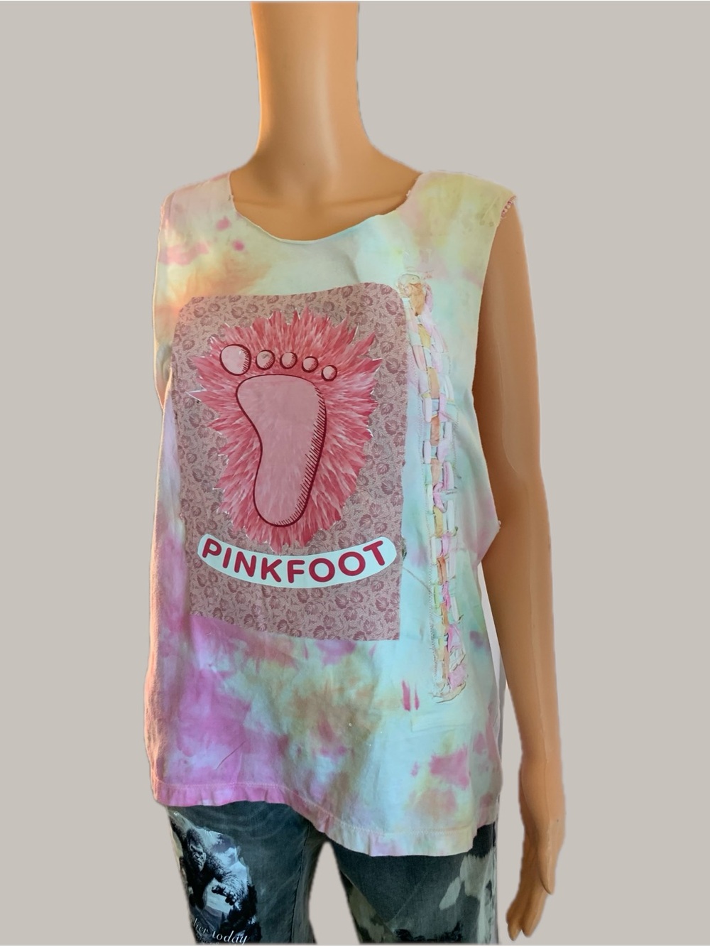 Pinkfoot Tie-Dye Graphic Tank Top